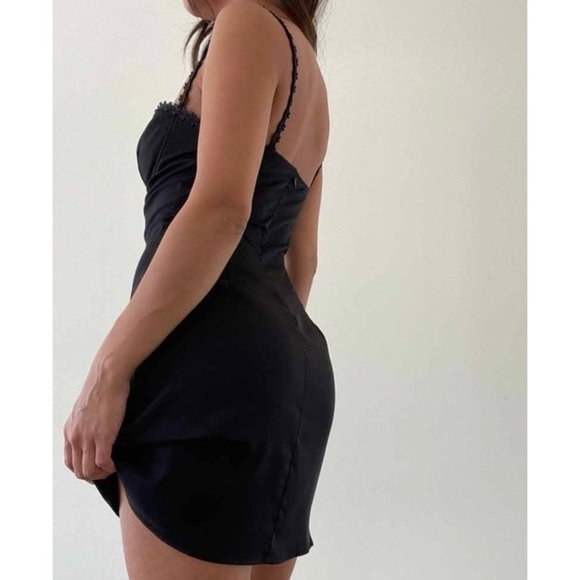 ❌SOLD OUT❌ CITY NIGHTS BLACK DAISY TRIM MINI DRESS - Picture 2 of 2